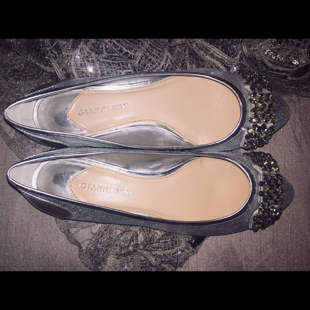 SOLD Gianni Bini  Silver Princess Flats  8 Med - Picture 3 of 8